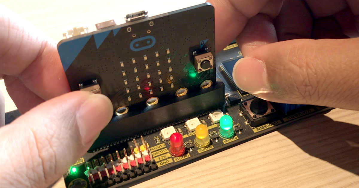 LED + 按鈕開關控制 - micro:bit 擴充板教學 ( EZ Start Kit+ ) | STEAM 教育學習網